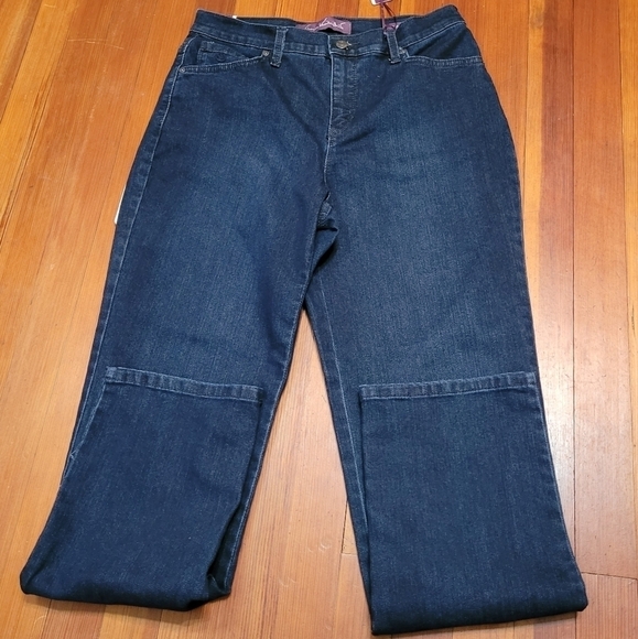 Gloria Vanderbilt Amanda Heritage Fit Tapered leg Classic Rise Jean 8 Short - Picture 1 of 12